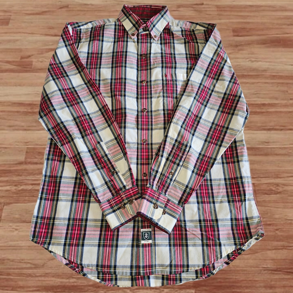 IZOD Size S Heritage Tartan Long Sleeve Button Up